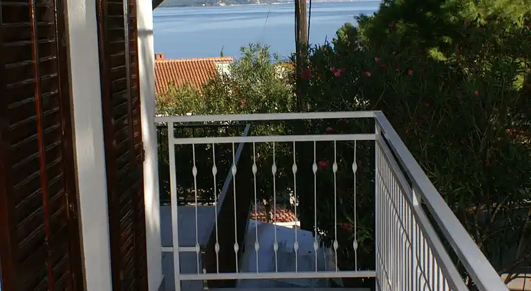 2-Zimmer-Ferienwohnung mit Terrasse und Meerblick Slatine,