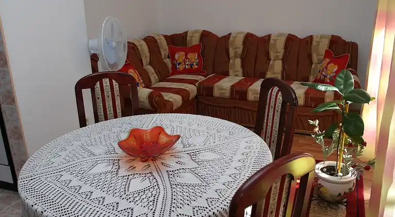 2-Zimmer-Ferienwohnung mit Terrasse und Meerblick Slatine,