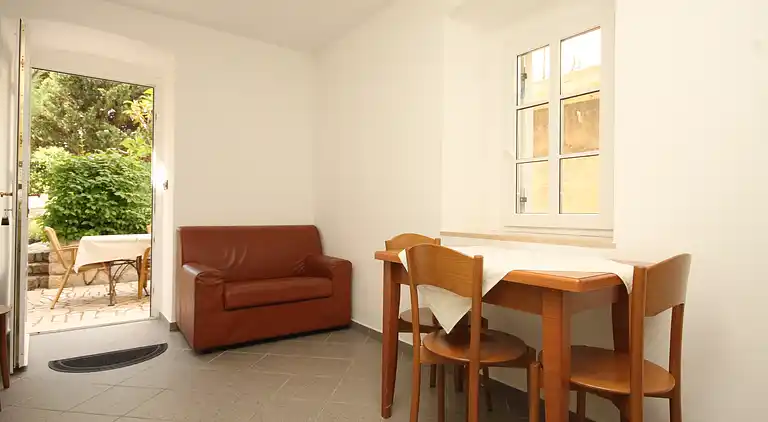 One bedroom apartment with terrace Nerezine, Lošinj