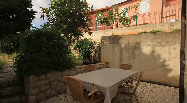 One bedroom apartment with terrace Nerezine, Lošinj