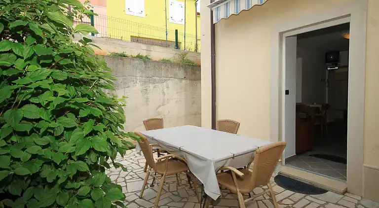 One bedroom apartment with terrace Nerezine, Lošinj
