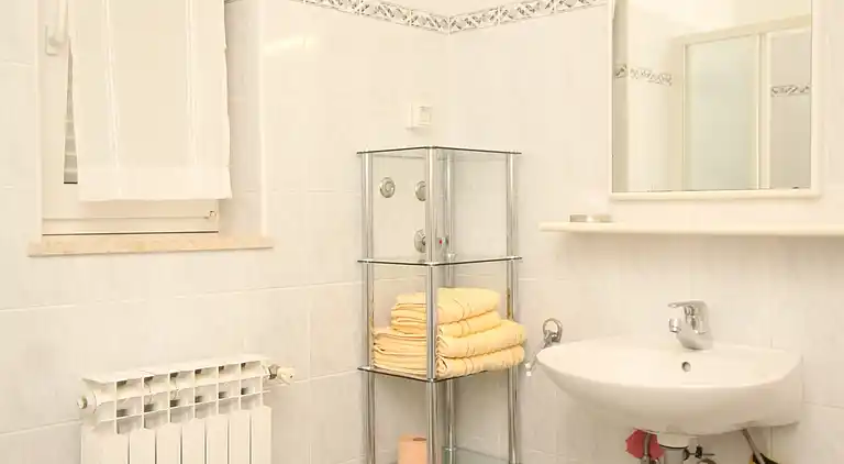 One bedroom apartment with terrace Nerezine, Lošinj