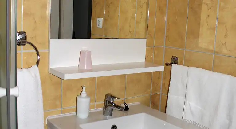 3-Zimmer-Ferienwohnung am Strand Mimice (Omis) (A-2774-b)