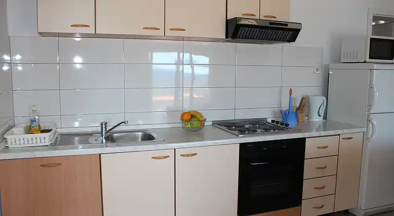 3-Zimmer-Ferienwohnung am Strand Mimice (Omis) (A-2774-b)