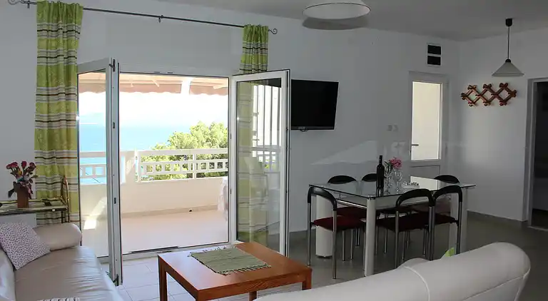 3-Zimmer-Ferienwohnung am Strand Mimice (Omis) (A-2774-b)