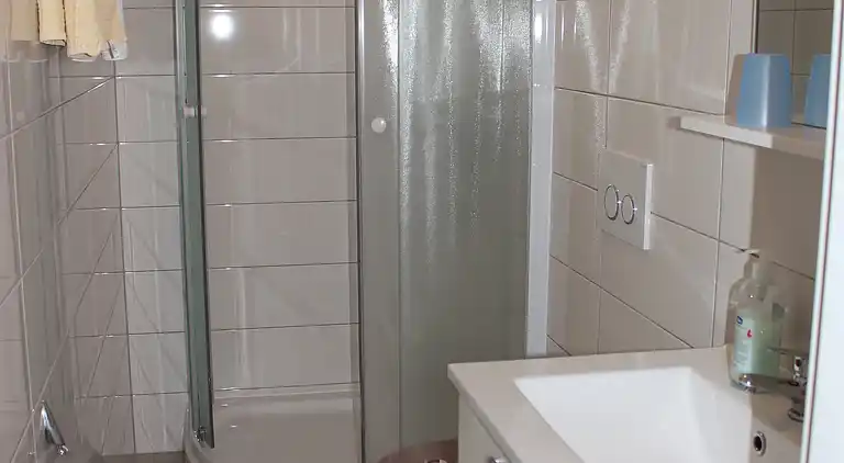 3-Zimmer-Ferienwohnung am Strand Mimice (Omis) (A-2774-b)