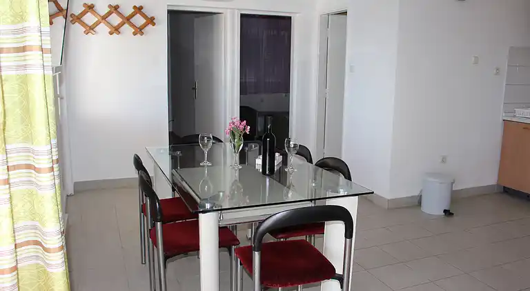 3-Zimmer-Ferienwohnung am Strand Mimice (Omis) (A-2774-b)