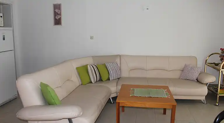 3-Zimmer-Ferienwohnung am Strand Mimice (Omis) (A-2774-b)