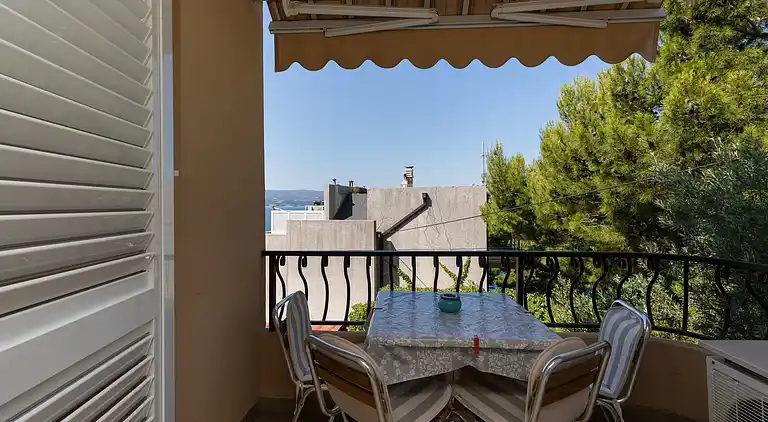 1-Zimmer-Ferienwohnung am Strand Nemira, Omis (A-2782-f)