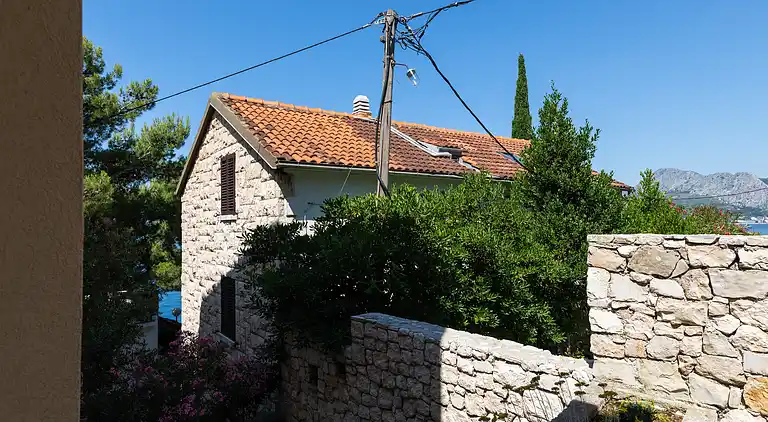 1-Zimmer-Ferienwohnung am Strand Nemira, Omis (A-2782-f)