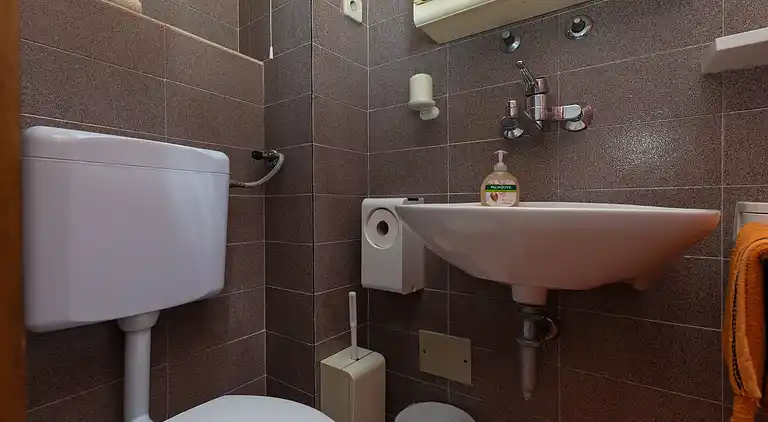 1-Zimmer-Ferienwohnung am Strand Nemira, Omis (A-2782-f)