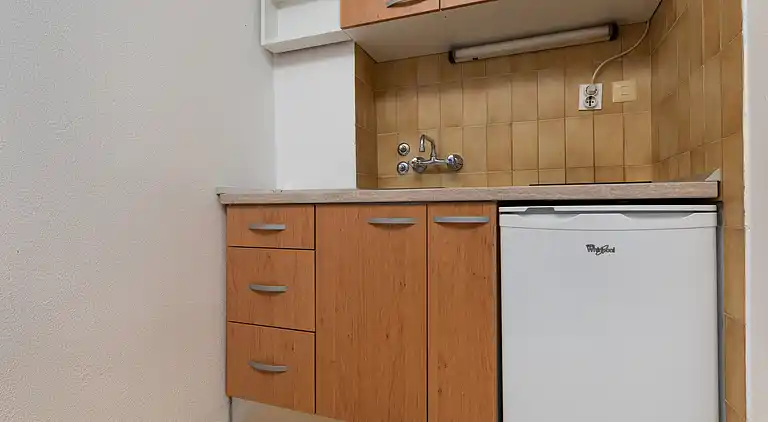 1-Zimmer-Ferienwohnung am Strand Nemira, Omis (A-2782-f)