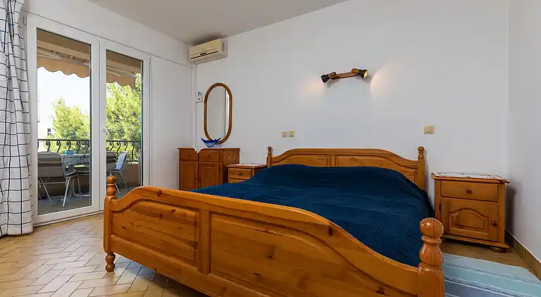 1-Zimmer-Ferienwohnung am Strand Nemira, Omis (A-2782-f)