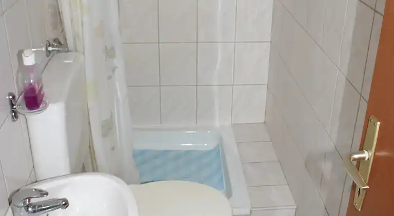 One bedroom apartment near beach Sutivan (Brač) (A-2943-a)