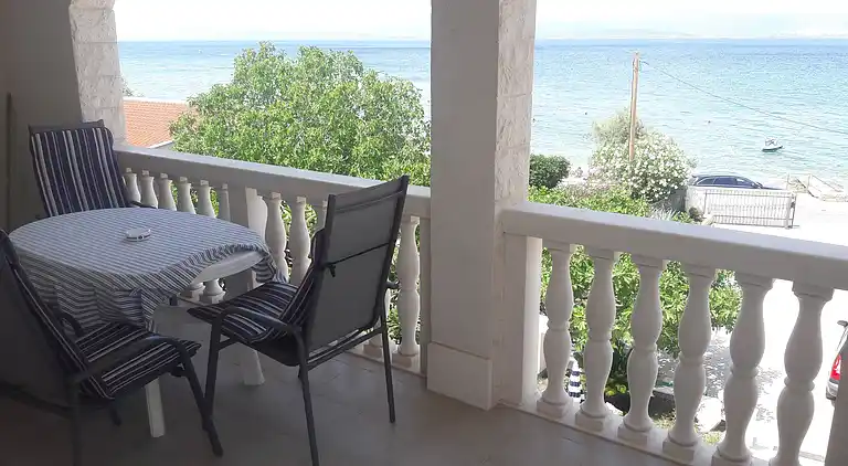 One bedroom apartment near beach Sutivan (Brač) (A-2943-a)