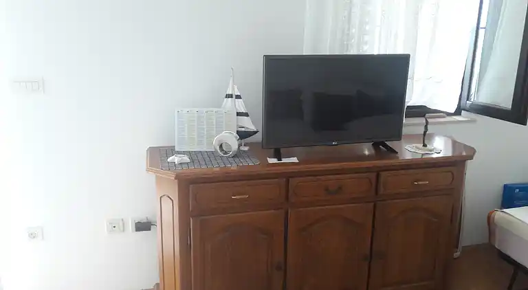 One bedroom apartment near beach Sutivan (Brač) (A-2943-a)