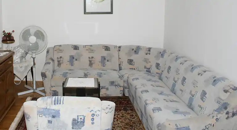 One bedroom apartment near beach Sutivan (Brač) (A-2943-a)