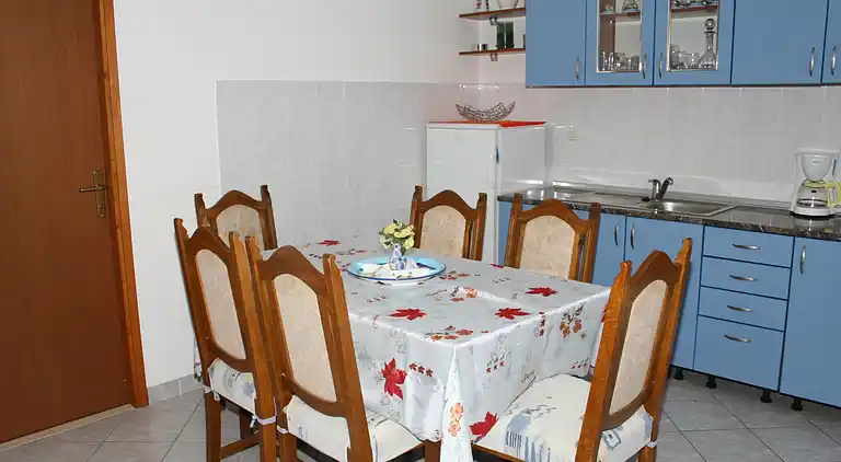 One bedroom apartment near beach Sutivan (Brač) (A-2943-a)
