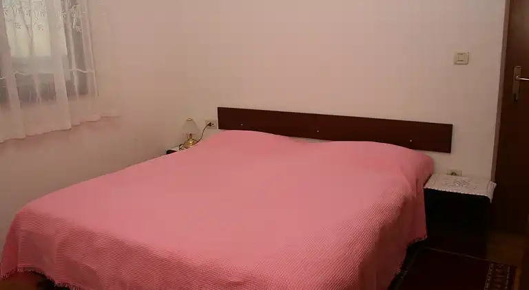 One bedroom apartment near beach Sutivan (Brač) (A-2943-a)