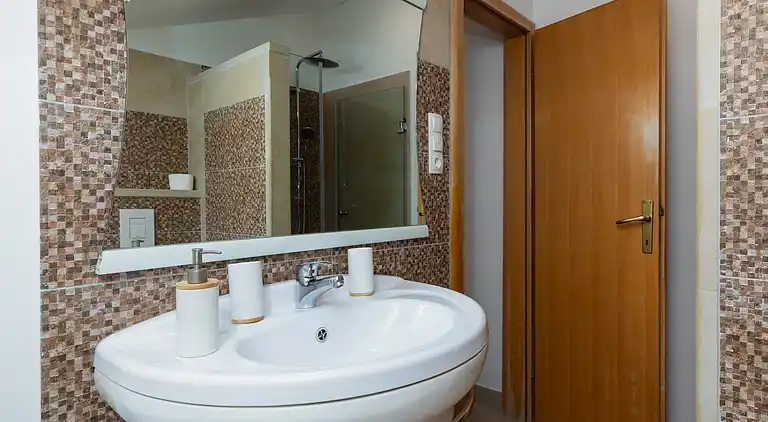 Two bedroom apartment with terrace and sea view Duće, Omiš