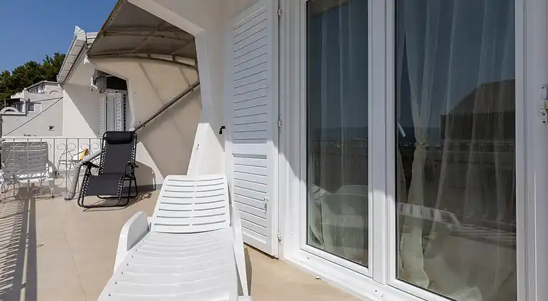 Two bedroom apartment with terrace and sea view Duće, Omiš