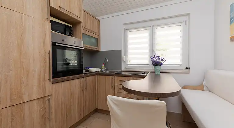 Two bedroom apartment with terrace and sea view Duće, Omiš