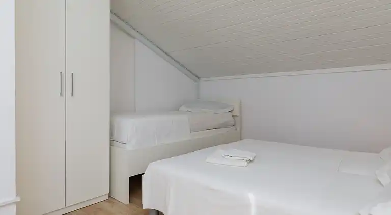 Two bedroom apartment with terrace and sea view Duće, Omiš