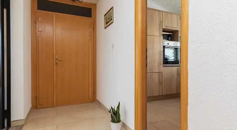 Two bedroom apartment with terrace and sea view Duće, Omiš