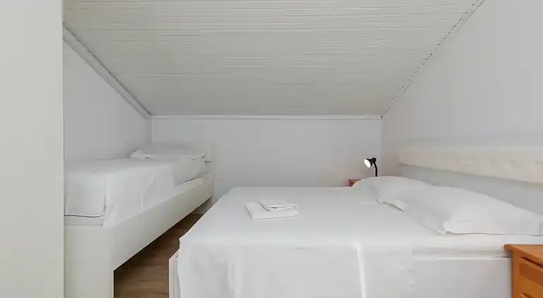 Two bedroom apartment with terrace and sea view Duće, Omiš