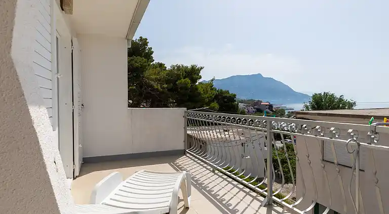 Two bedroom apartment with terrace and sea view Duće, Omiš