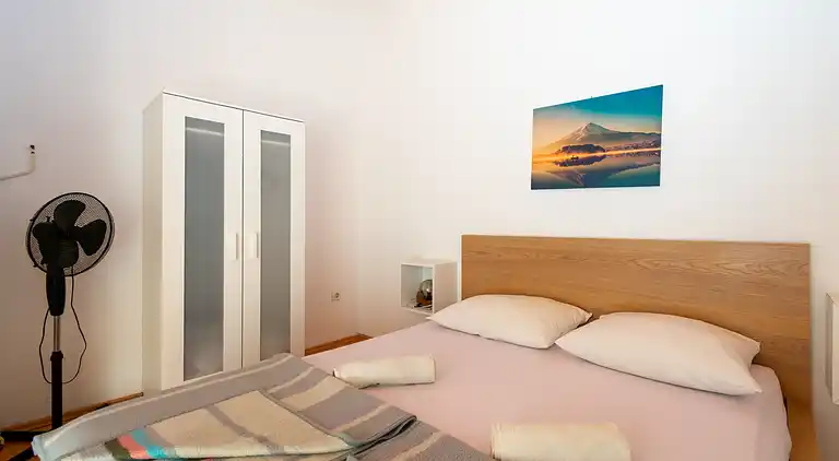 Studio flat near beach Mandre, Pag (AS-4101-c)