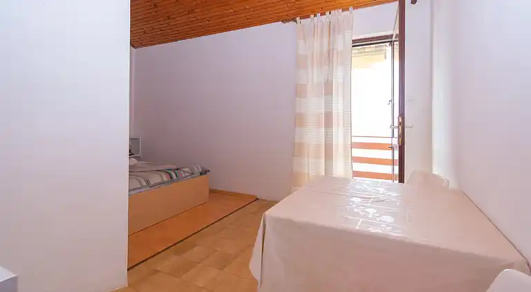 Studio flat near beach Mandre, Pag (AS-4101-c)