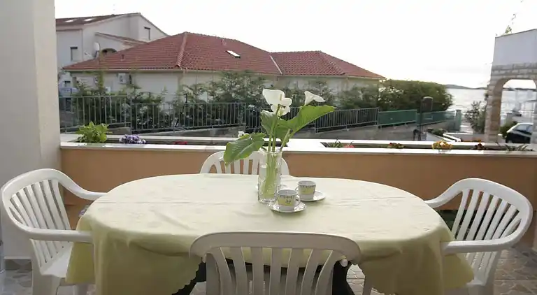 2-Zimmer-Ferienwohnung am Strand Brodarica, Sibenik