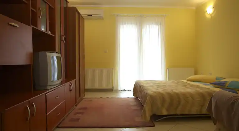 2-Zimmer-Ferienwohnung am Strand Brodarica, Sibenik