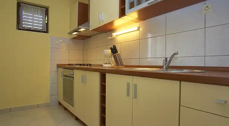 2-Zimmer-Ferienwohnung am Strand Brodarica, Sibenik