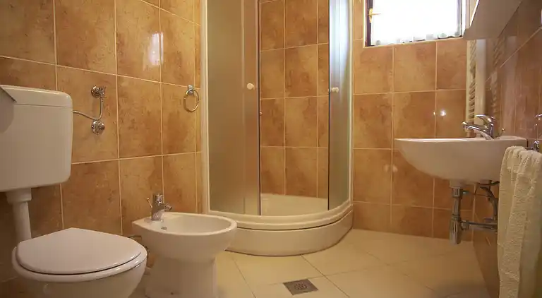 2-Zimmer-Ferienwohnung am Strand Brodarica, Sibenik