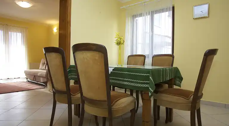 2-Zimmer-Ferienwohnung am Strand Brodarica, Sibenik