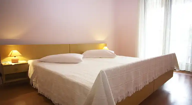 2-Zimmer-Ferienwohnung am Strand Brodarica, Sibenik