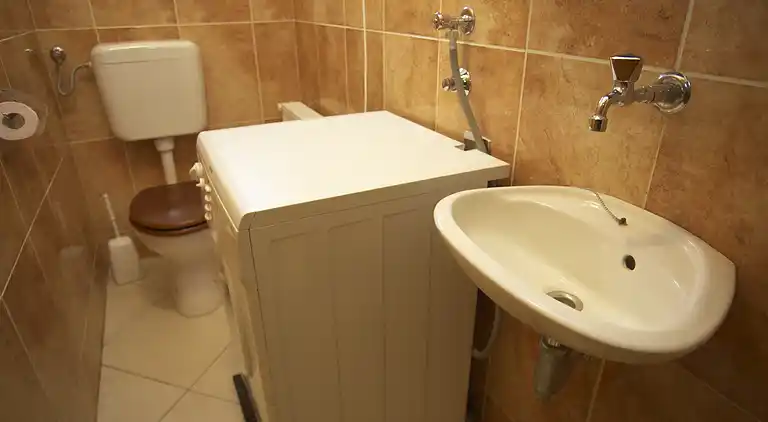 2-Zimmer-Ferienwohnung am Strand Brodarica, Sibenik