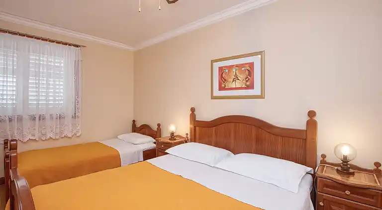 1-Zimmer-Ferienwohnung am Strand Brodarica (Sibenik)