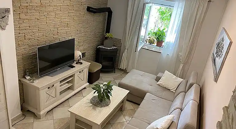 Appartement d'une chambre avec la terrasse et la vue sur le