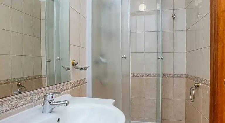 1-Zimmer-Ferienwohnung am Strand Brodarica (Sibenik)