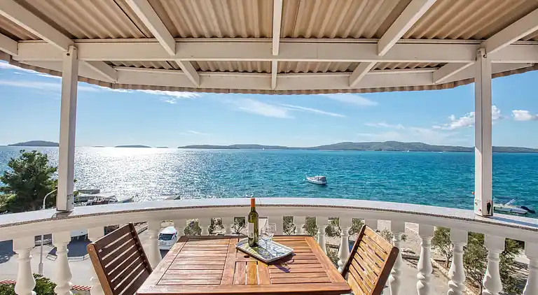 1-Zimmer-Ferienwohnung am Strand Brodarica (Sibenik)