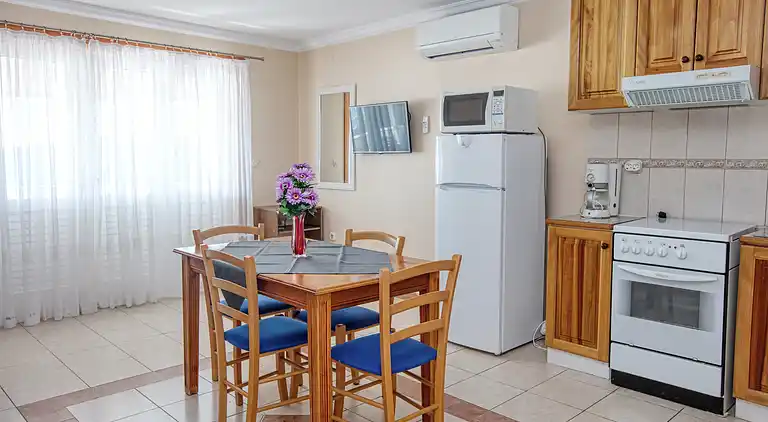 1-Zimmer-Ferienwohnung am Strand Brodarica (Sibenik)