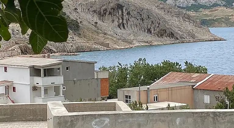 Appartement d'une chambre avec la terrasse et la vue sur le