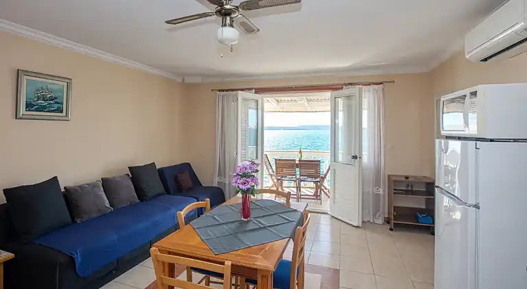 1-Zimmer-Ferienwohnung am Strand Brodarica (Sibenik)