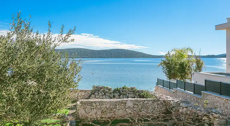One bedroom apartment near beach Sevid, Trogir (A-4287-d)