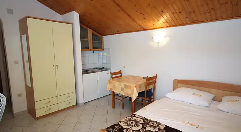 Studio Appartement mit Balkon und Meerblick Grebastica,