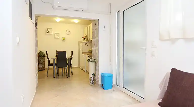 Studio Appartement mit Terrasse Kastel Kambelovac, Kastela