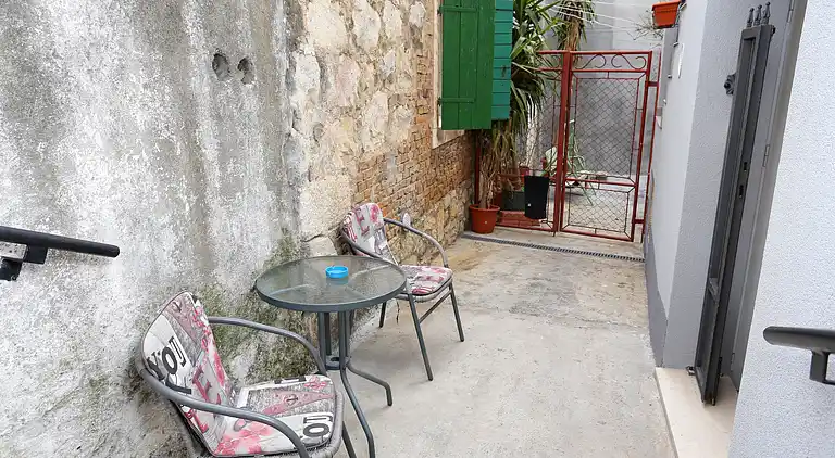 Studio Appartement mit Terrasse Kastel Kambelovac, Kastela